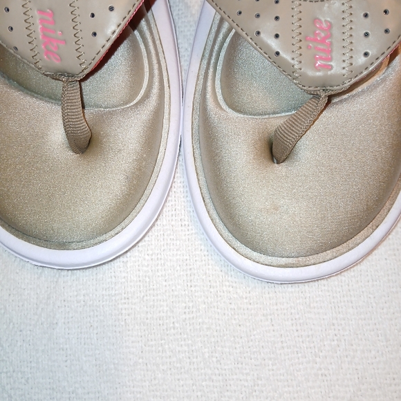 Sz.10 Womens Nike Thong Sandals - Picture 3 of 6